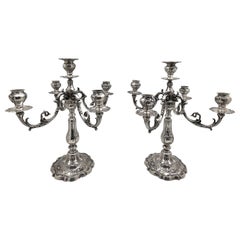 Pareja de candelabros de 5 luces Gorham 1900 de plata de ley con motivo de Chantilly Grande