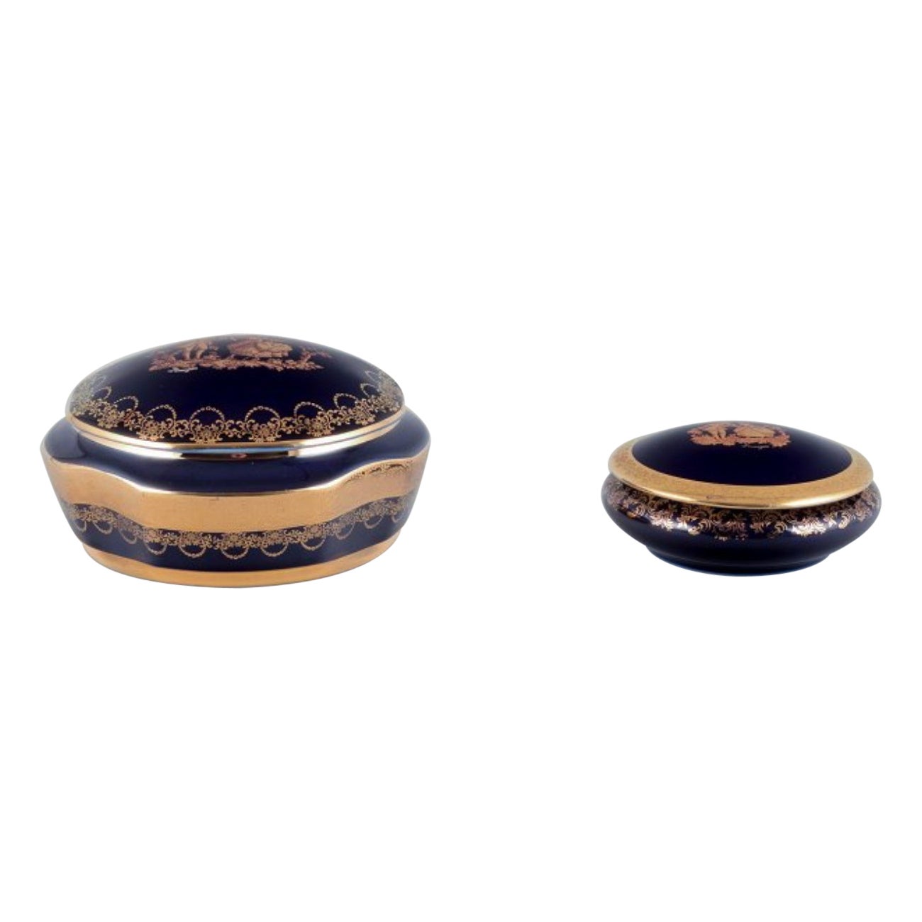 Limoges, France. Deux boîtes/jarres en porcelaine décorées de feuilles d'or 22 carats