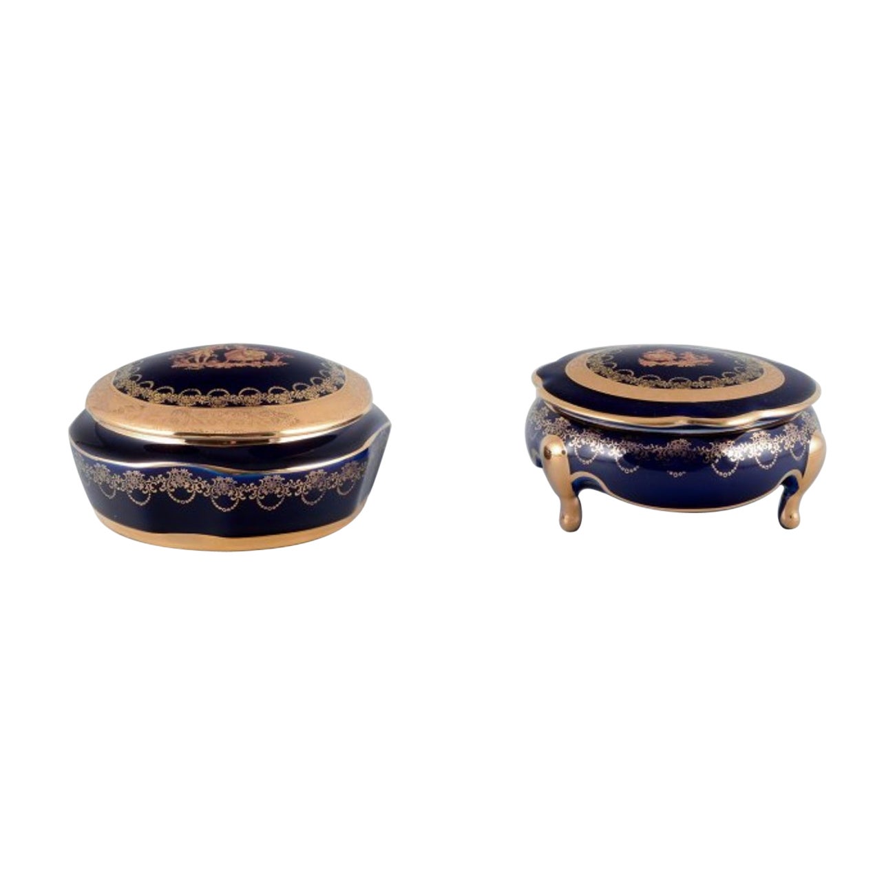 Limoges, Francia. Dos cajas de porcelana /  tarros decorados con pan de oro de 22 quilates.