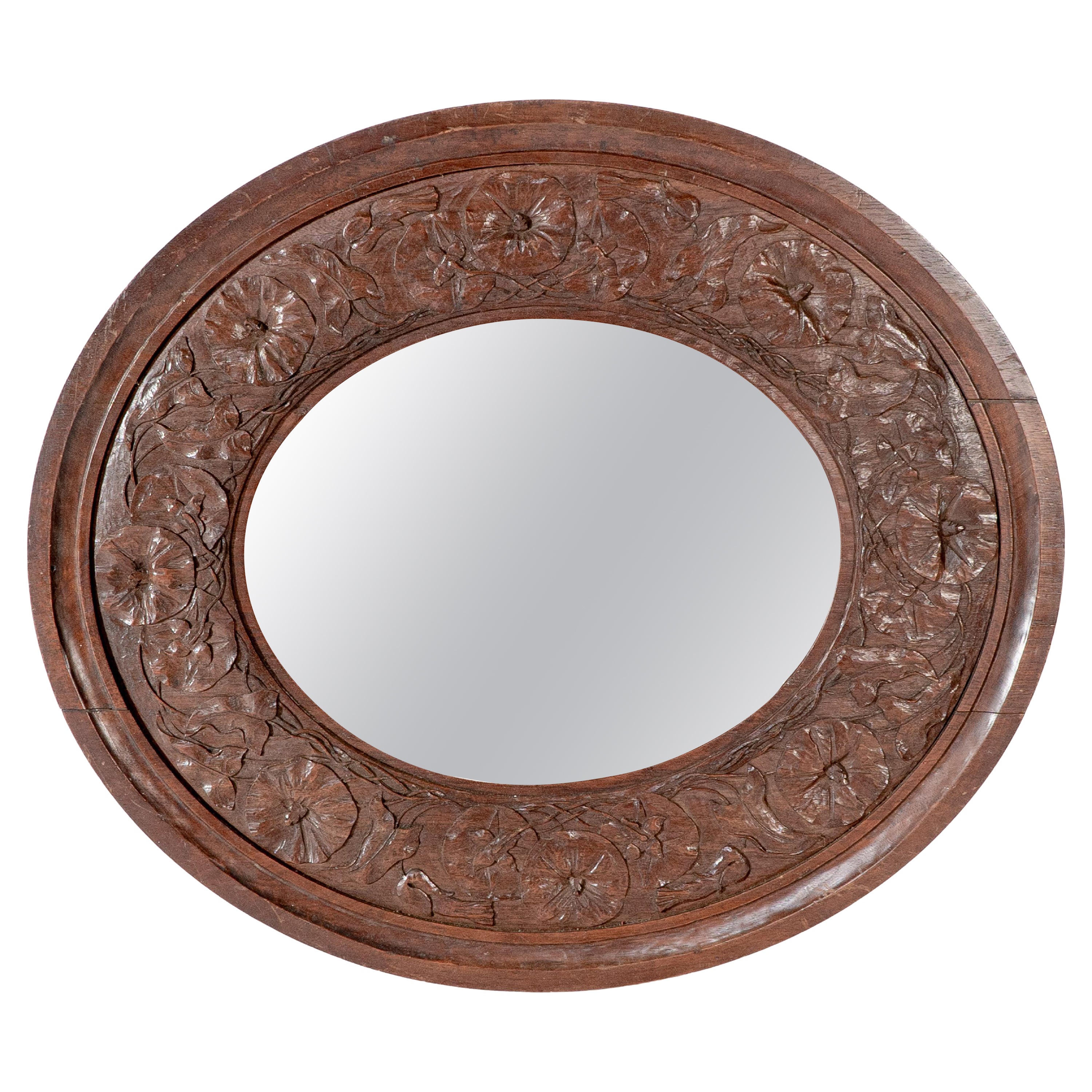 Ein runder Spiegel aus Nussbaumholz im Arts & Crafts-Stil mit stilisiertem floralem Carved Decor