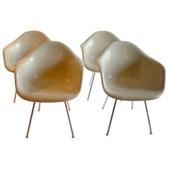 Armchairs in off-white from Charles Eames for Herman Miller Mid-Century Modern