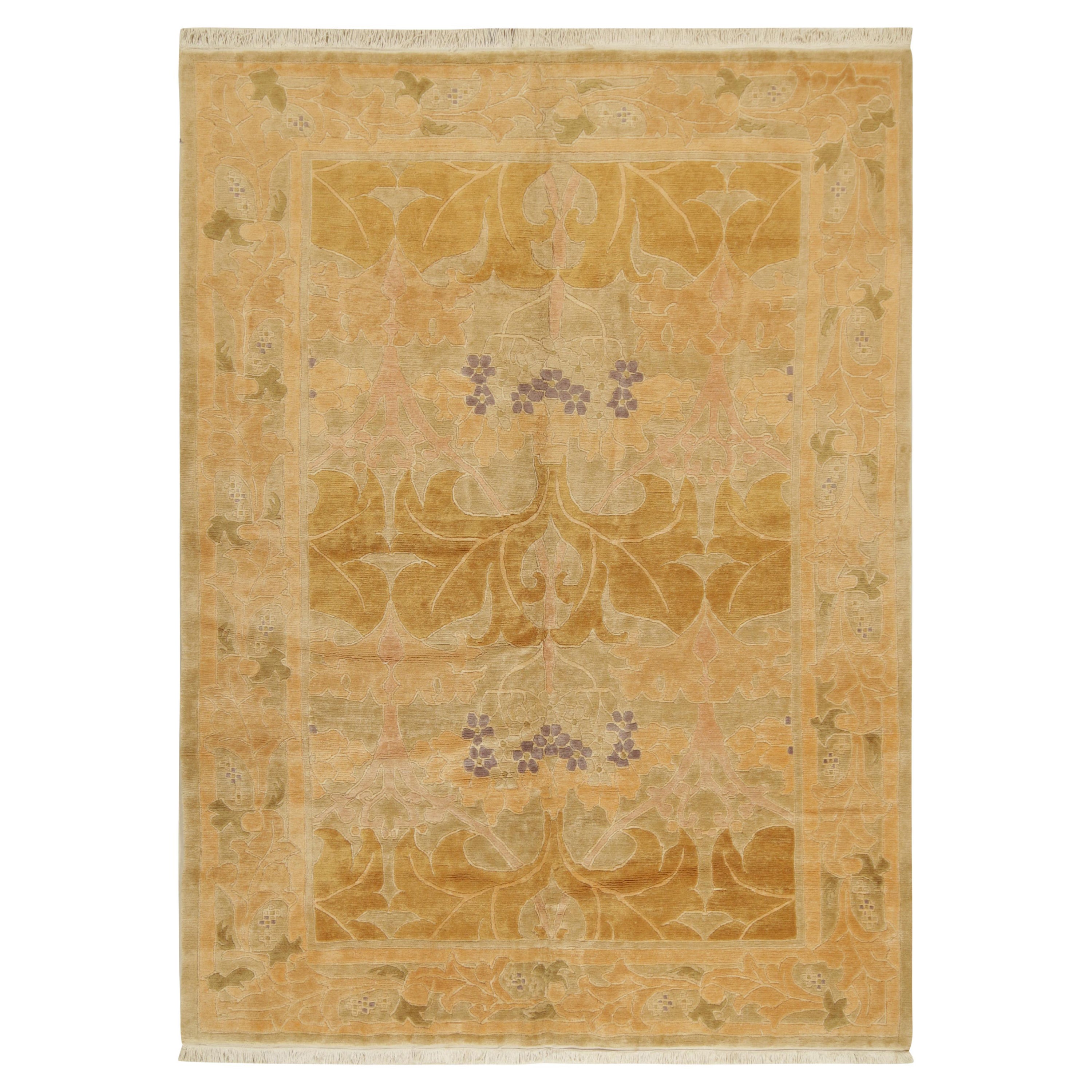 Rug & Kilim's europäischer Jugendstil-Teppich in Beige und Gold mit Blumenmuster