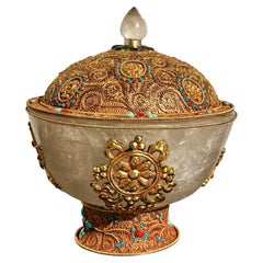 Bol couvert en cristal de roche tibétain avec montures en filigrane en argent doré, Modernity