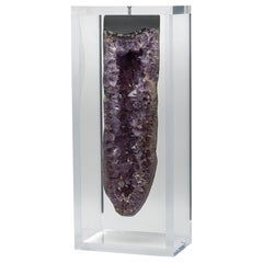 Brasilianische Amethyst-Kathedralen aus Amethyst in originalem Acrylsockel montiert