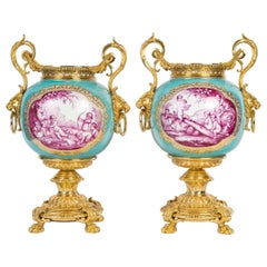 Pareja de Jarrones de Porcelana de París con Monturas de Bronce Dorado, Siglo XIX.