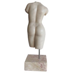 Torse féminin en marbre blanc de Carrare - fabriqué en Italie