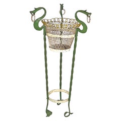 Florero italiano Art Nouveau de hierro forjado verde con dragones decorativos 1900s