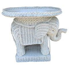 Taburete o mesa auxiliar de jardín Elefante blanco de ratán y mimbre, años 70