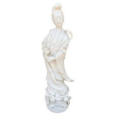 Figure de Quanyin en porcelaine blanche de Chine Chinoiserie