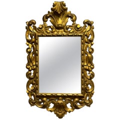 Specchio ornato dorato e gesso su legno