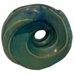 Skulpturale Keramikvase mit Wirbeln