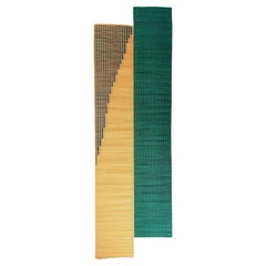Alfombra de pasillo tejida a mano en fibra natural con dibujo verde para una decoración moderna