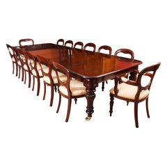 Ancienne table de salle à manger en acajou de 12 pieds CIRCA 1830 et 12 chaises de salle à manger