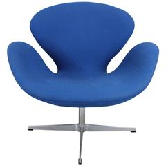 Arne Jacobsen Swan Chair by Fritz Hansen