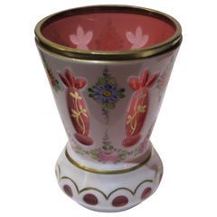 Raro e importante jarrón de cristal floral Moser del siglo XIX pintado a mano en oro blanco arándano