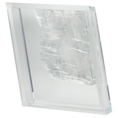 Selenite montata in una base acrilica dal design originale