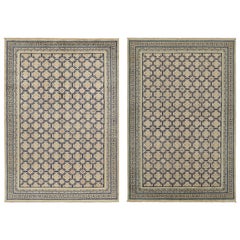 Rug & Kilim's Art Deco Style Rug in Beige with Blue Geometric Patterns (tapis de style Art déco en beige avec des motifs géométriques bleus)