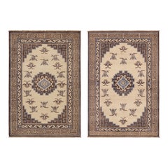 Rug & Kilim's Twin Art Deco Style Rugs in Beige with Blue Geometric Patterns (tapis jumeaux de style Art déco en beige avec des motifs géométriques bleus)