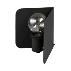 Schwarze Eck-Tischlampe von +kouple