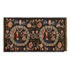 Tapiz Rollakan sueco antiguo con motivos pictóricos y florales, de Rug & Kilim