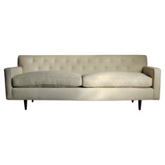 Finn Juhl Seltenes Sofa „Modell 9316“ für Baker aus Leinen und Nussbaumholz, 1950er Jahre