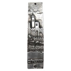 Un estuche de plata para mezuzá de Henryk Winograd, Nueva York 1991, Judaica