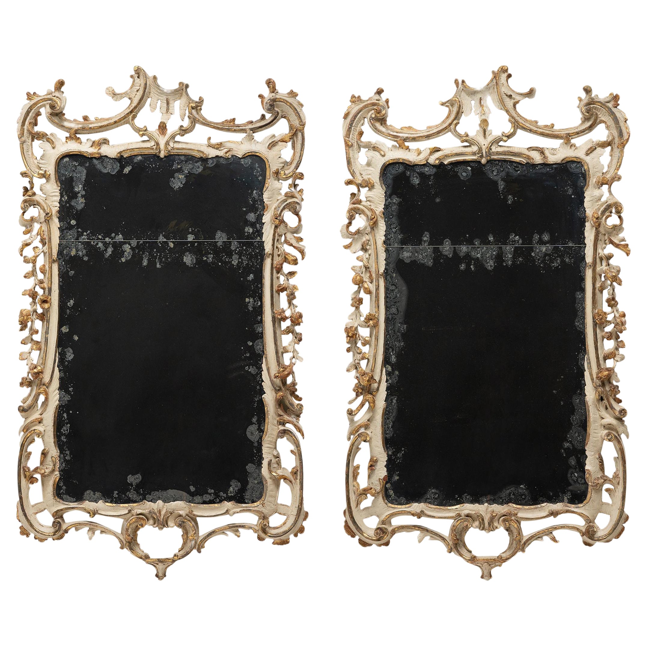 Paire de miroirs muraux rococo dorés, vers 1745-55