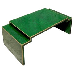 Tavolino da caffè a gradini in finta malachite della fine del 20° secolo.