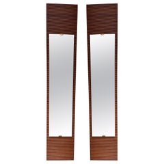 Espejo de rayas de madera y latón de mediados de siglo, Italia, años 50