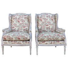 Paire de chaises à dossier en forme d'aile de style Louis XVI, de marque Bergerere.