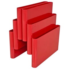 Retro Italian modern red plastic magazine rack 4675 Giotto Stoppino for Kartell, 1970s