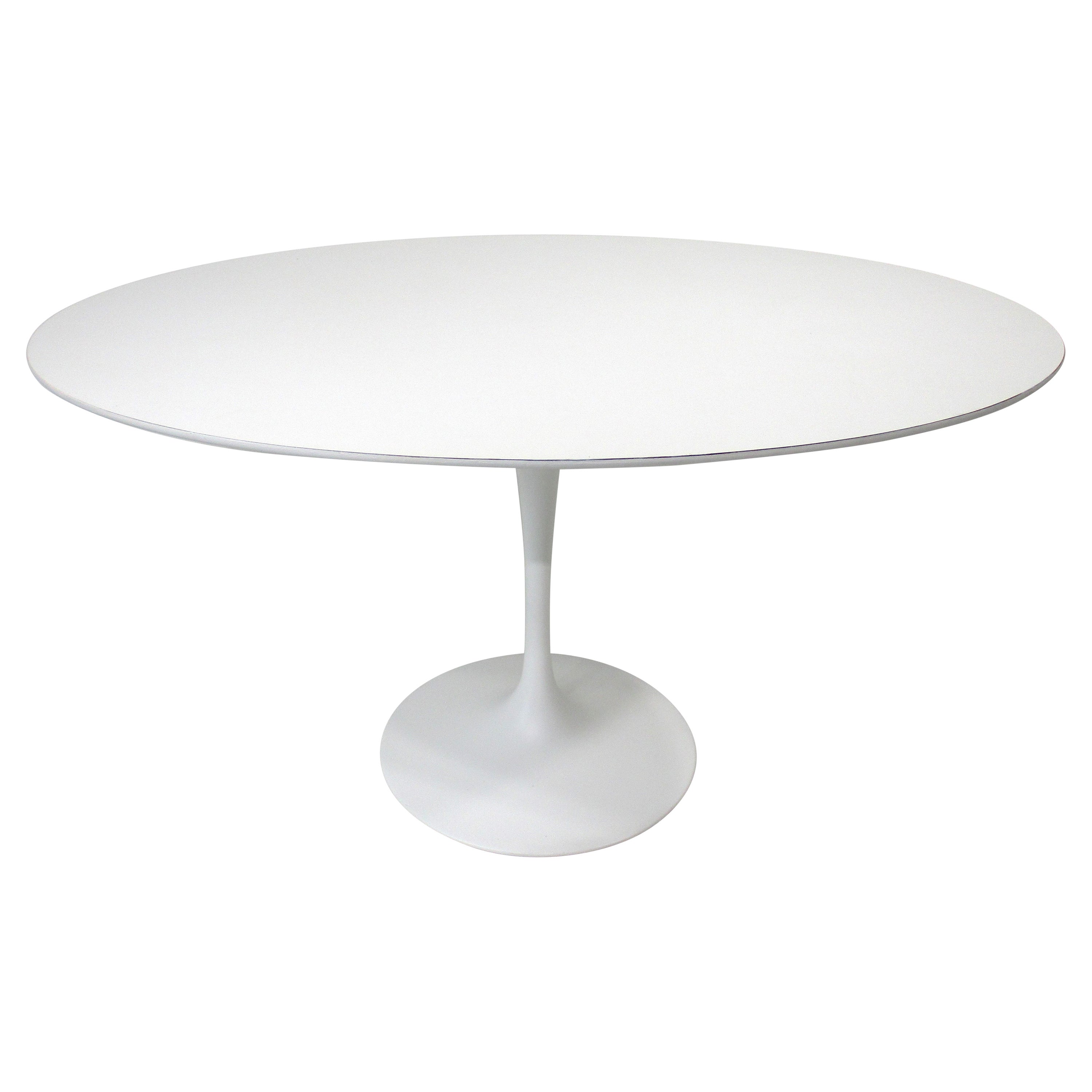Mesa de comedor o escritorio ovalada pequeña Tulipán de Eero Saarinen para Knoll