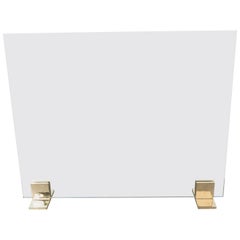 Pantalla modernista a medida de latón pulido y cristal templado de High Style Deco