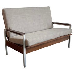 Sofá loveseat moderno de mediados de siglo en nogal de Steelcase