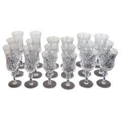 Set di 18 bicchieri di cristallo con decorazioni raffinate