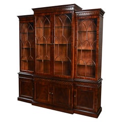 Chinese Chippendale Henredon Mahogany Finished Breakfront Lighted Cabinet