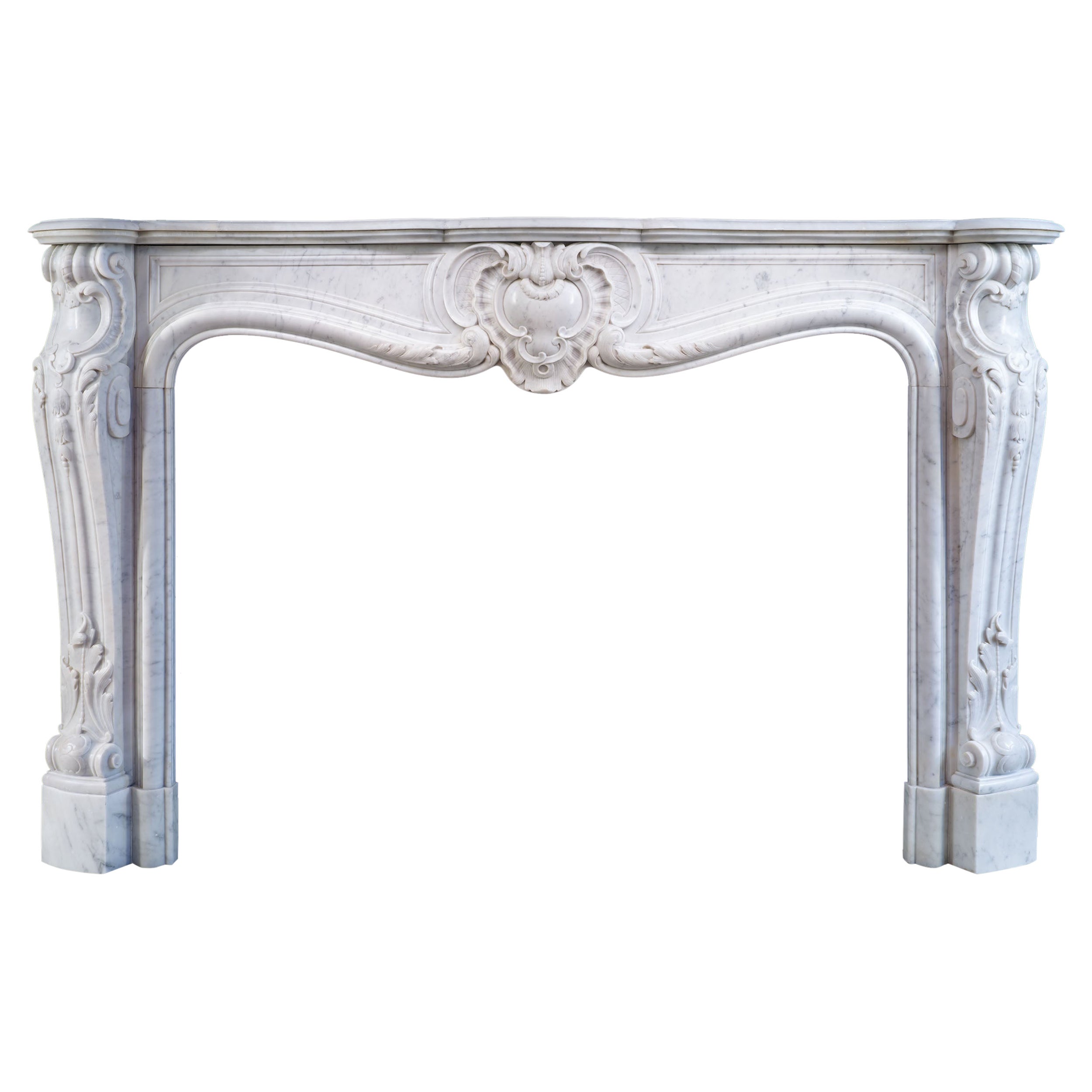 Cheminée ancienne rococo Louis XV en marbre de Carrare
