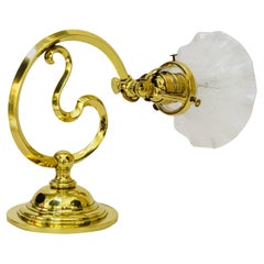 Lampada da tavolo con paralume in vetro opalino  art deco vienna intorno agli anni '20