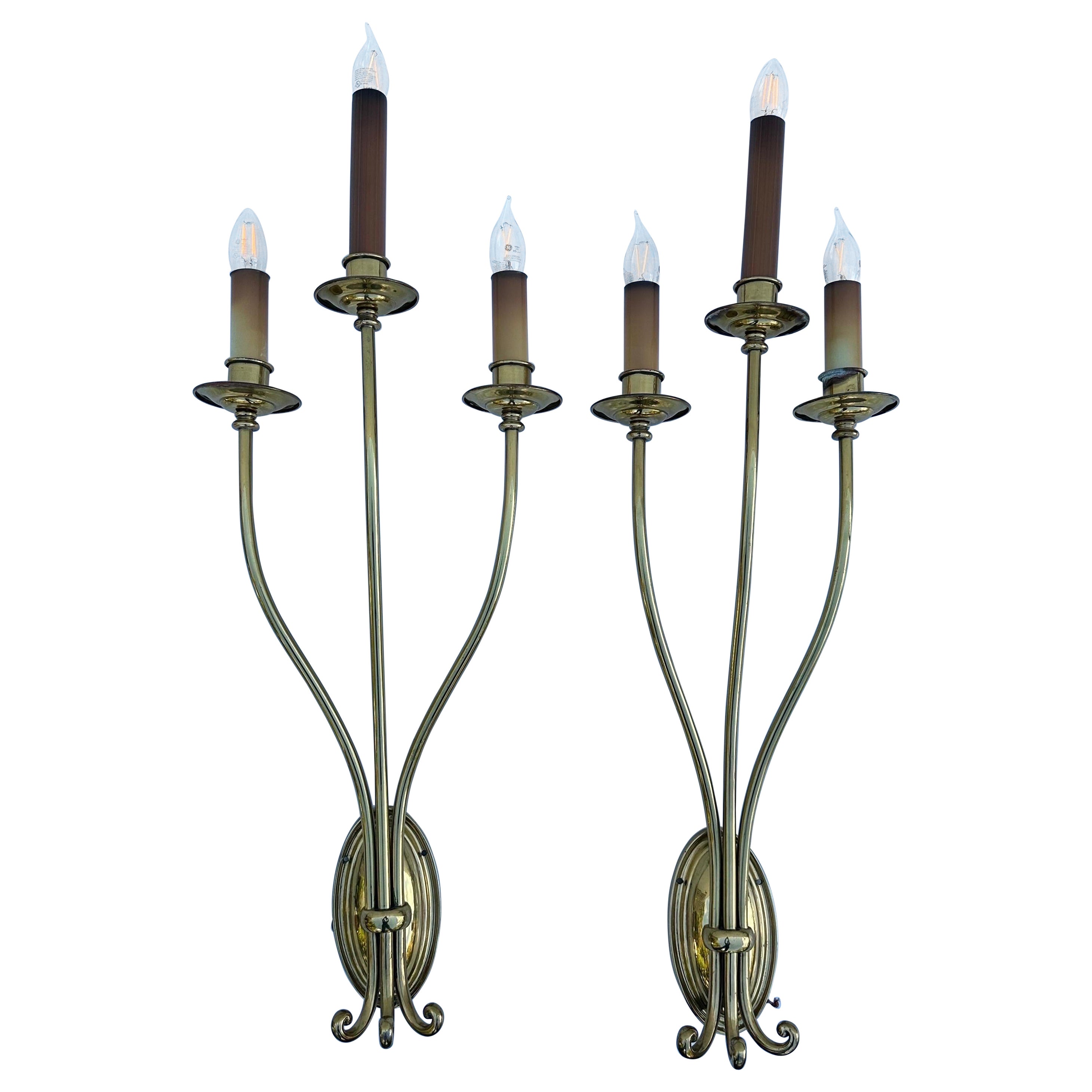 Coppia di alte lampade neoclassiche in ottone