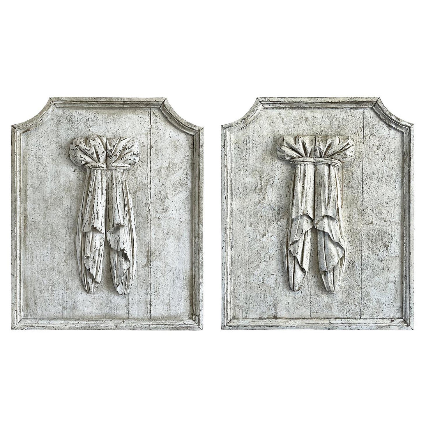 Coppia di pannelli da parete in legno di pino della provincia francese del XIX secolo - Rilievi antichi