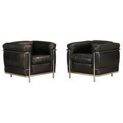 Pareja de sillones Club de cuero "LC2" de Le Corbusier para Cassina, c. 1990, firmados