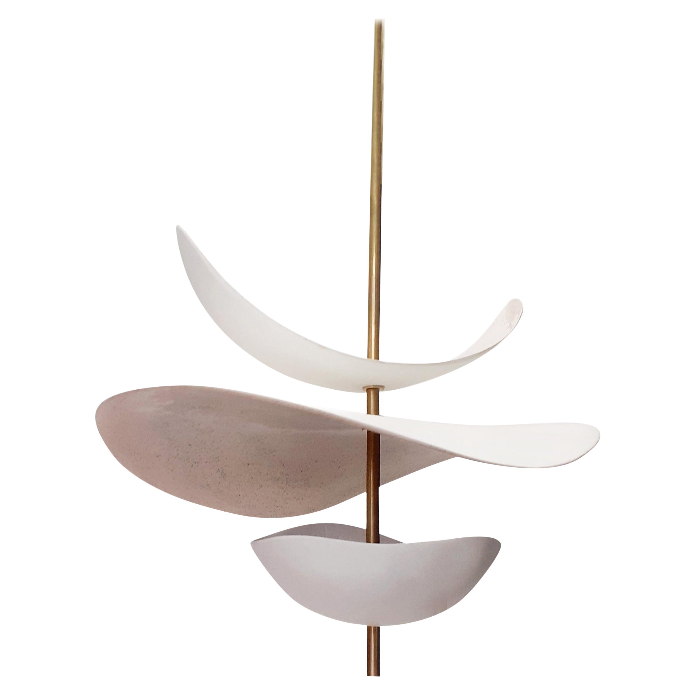 Lampada scultorea in ceramica e ottone Floating Organic Forms di Elsa Foulon