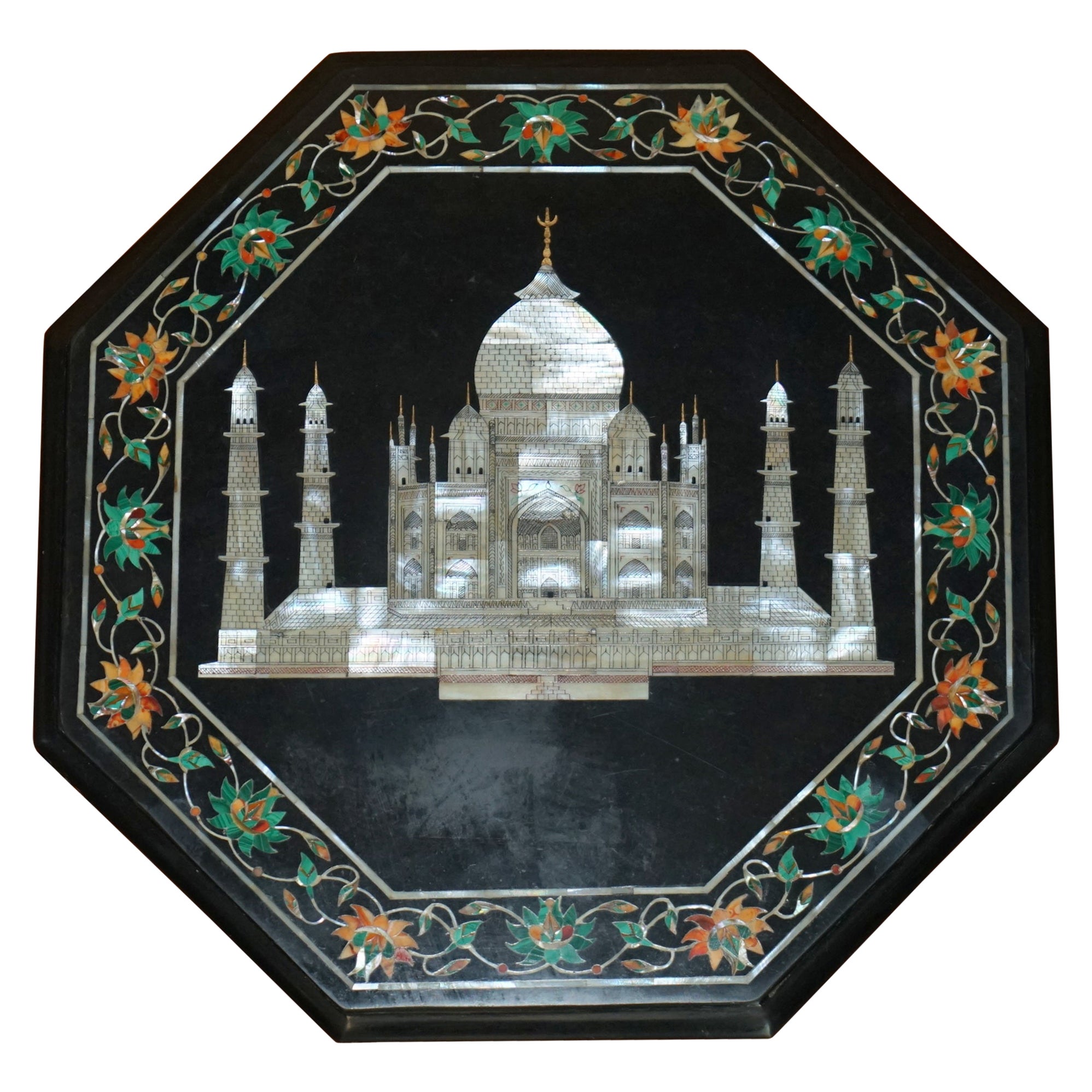 squisito piano da tavolo in marmo di PIETRA DURA e madreperla che raffigura il TAJ MAHAL in vendita