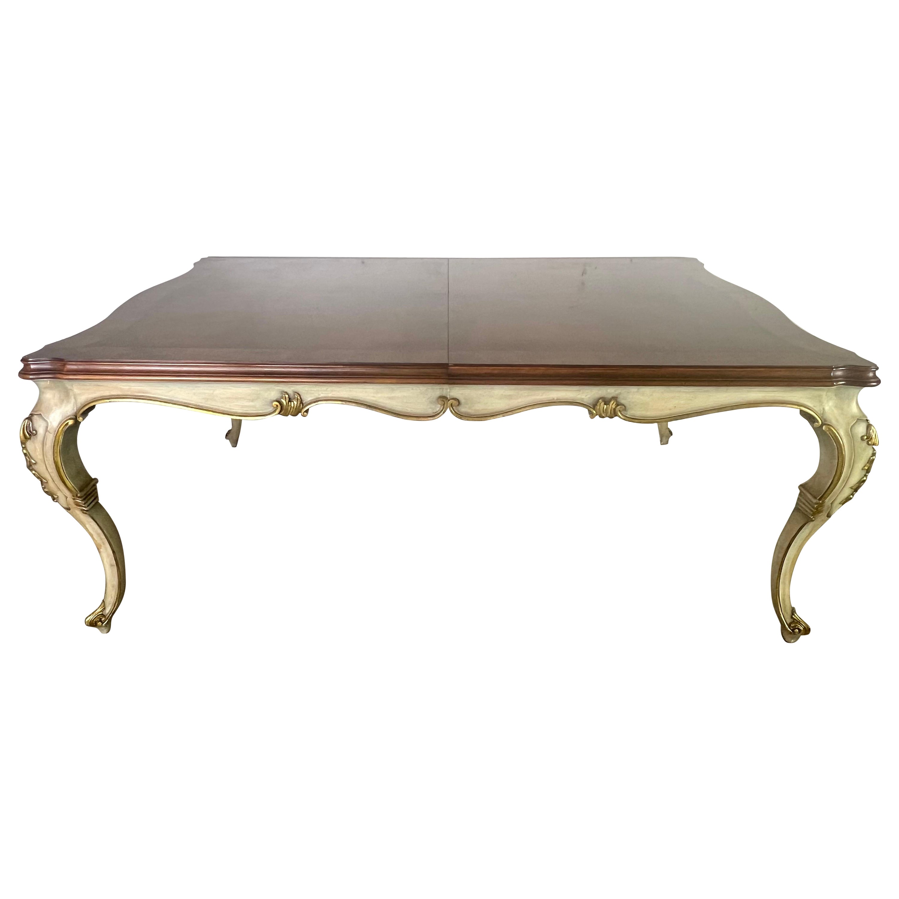 Mesa de comedor pintada de estilo provincial francés con tablero de marquetería C. 1930