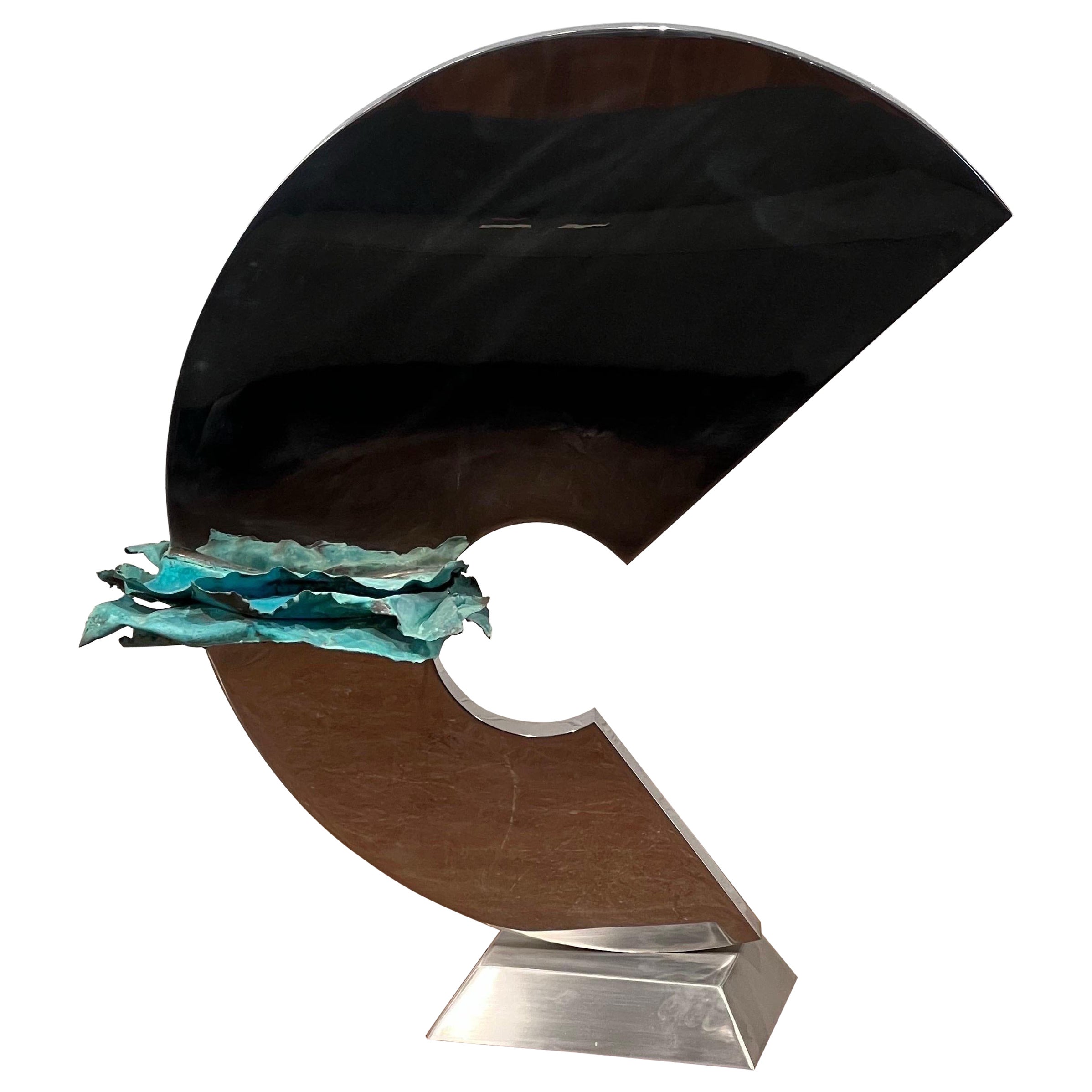 Gary Slater-Skulptur aus Chrom in großformatigem Maßstab