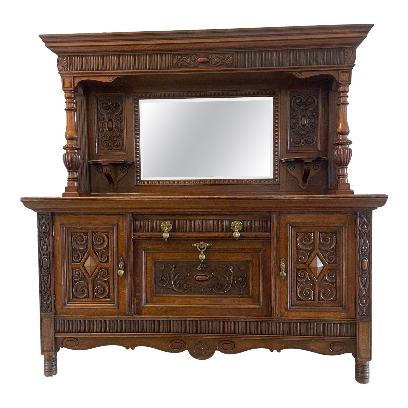 Buffet en chêne sculpté de l'époque victorienne de qualité exceptionnelle
