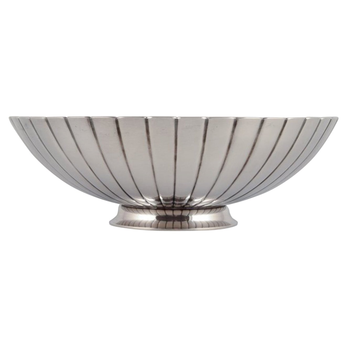 Sigvard Bernadotte para Georg Jensen. Cuenco grande de plata de ley.