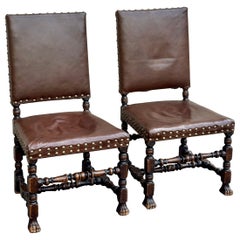 Paire de chaises de salle à manger en cuir en Oak Oak sculpté de la fin du 19e siècle