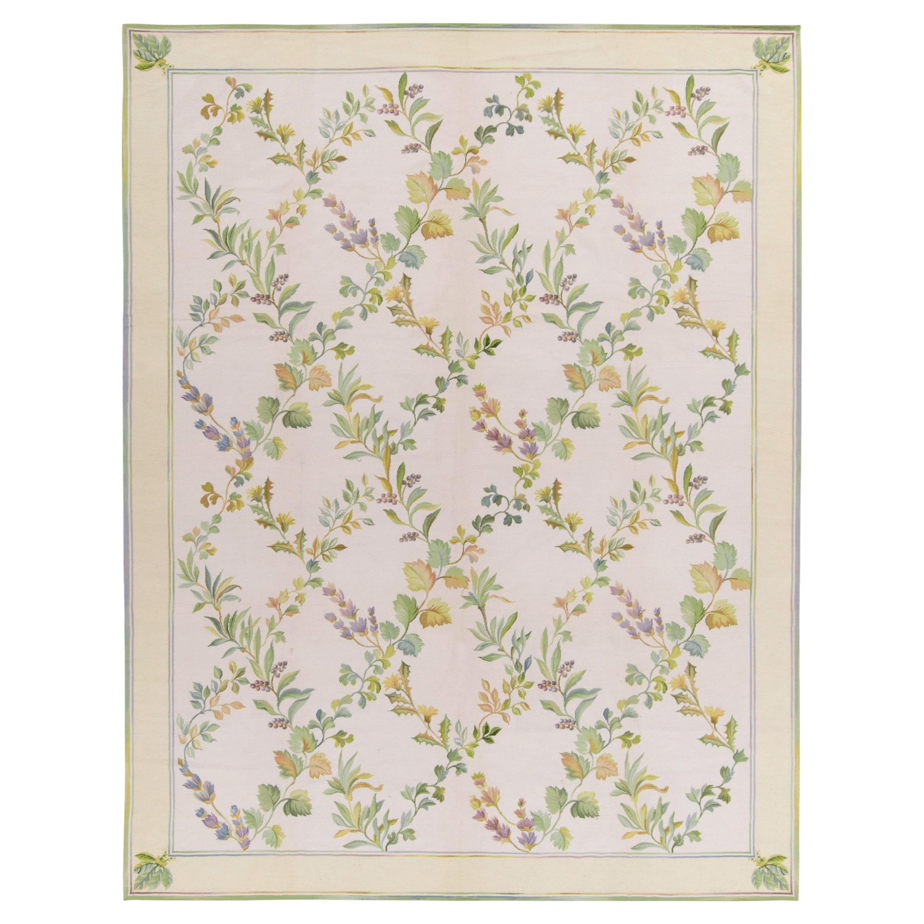 Alfombra contemporánea de punto de aguja Rug & Kilim en verde, dorado y lila florales en venta