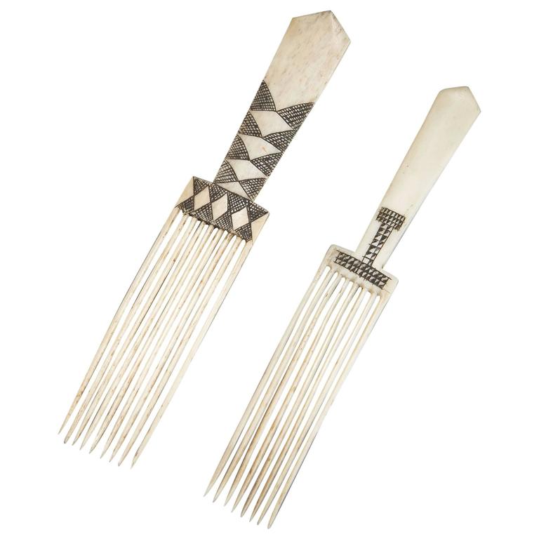 Late 19th Century Pair of Tribal Zulu Combs For Sale